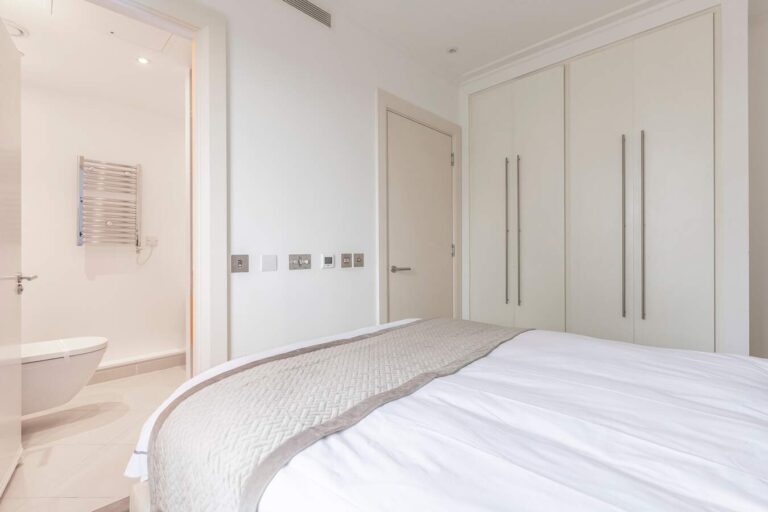 South Quay Square 178 reexport-11