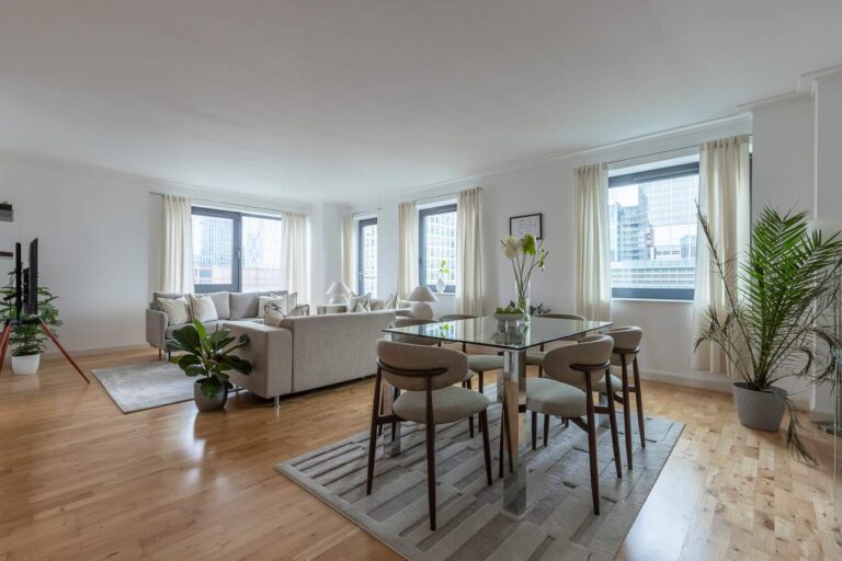 South Quay Square 178 reexport-14