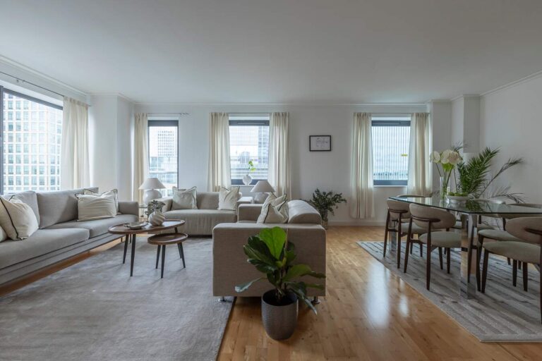 South Quay Square 178 reexport-15