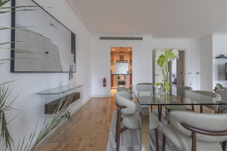 South Quay Square 178 reexport-21