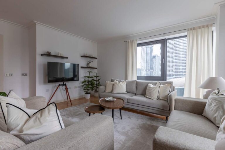 South Quay Square 178 reexport-22