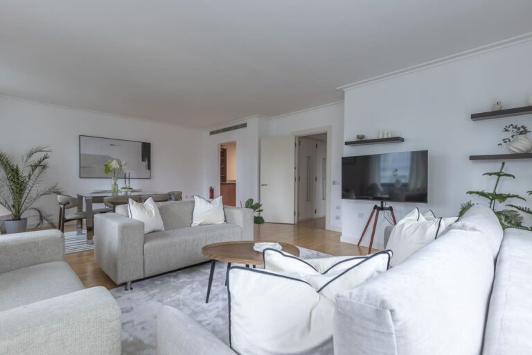 South Quay Square 178 reexport-23