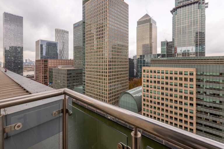 South Quay Square 178 reexport-24