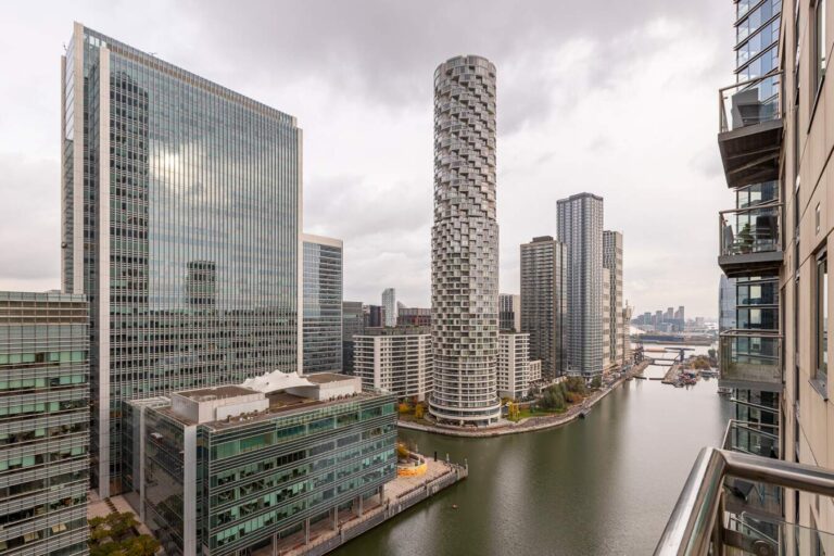 South Quay Square 178 reexport-25