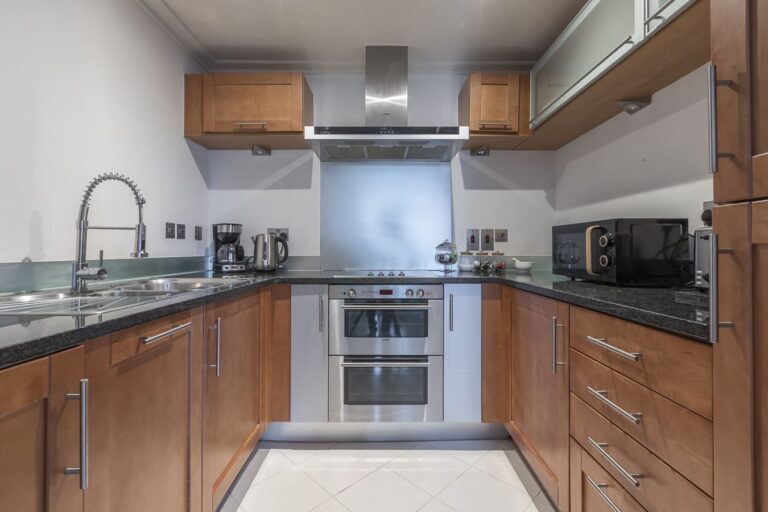 South Quay Square 178 reexport-29