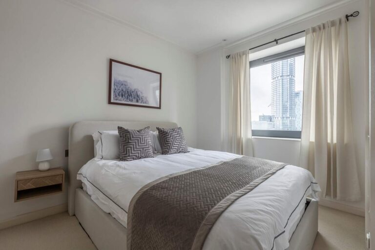 South Quay Square 178 reexport-9 (1)